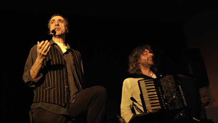 pino-giamba-le-contano-e-le-cantano-in-radio-fino-a-natale